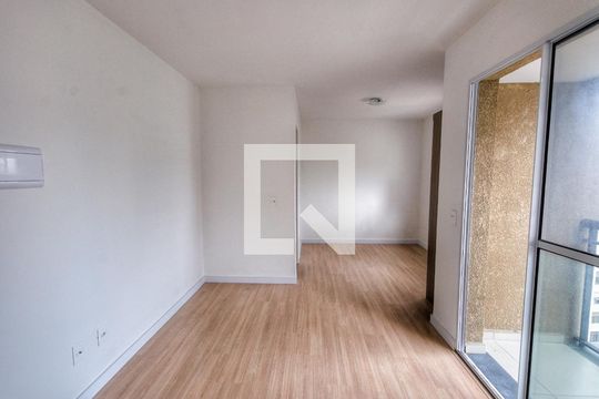 Sala - Cozinha de kitnet/studio para alugar com 1 quarto, 27m² em Jardim Nélia, São Paulo
