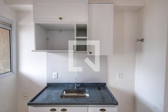 Sala - Cozinha de kitnet/studio para alugar com 1 quarto, 27m² em Jardim Nélia, São Paulo