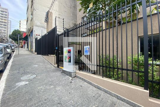 Fachada de kitnet/studio para alugar com 1 quarto, 27m² em Jardim Nélia, São Paulo