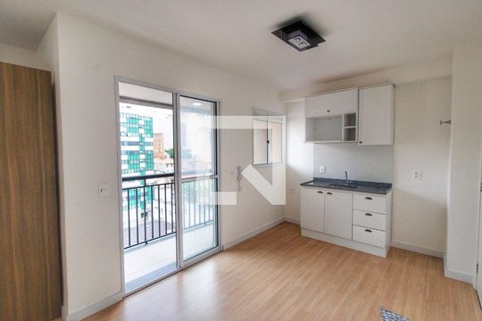 Sala - Cozinha de kitnet/studio para alugar com 1 quarto, 27m² em Jardim Nélia, São Paulo
