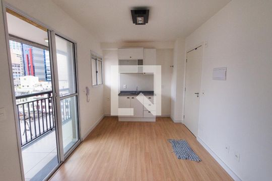 Sala - Cozinha de kitnet/studio para alugar com 1 quarto, 27m² em Jardim Nélia, São Paulo