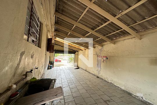 Garagem de casa à venda com 2 quartos, 90m² em Santa Teresa, São Leopoldo