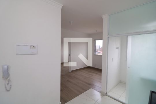 Cozinha de apartamento para alugar com 2 quartos, 47m² em Cidade Satelite Santa Barbara, São Paulo