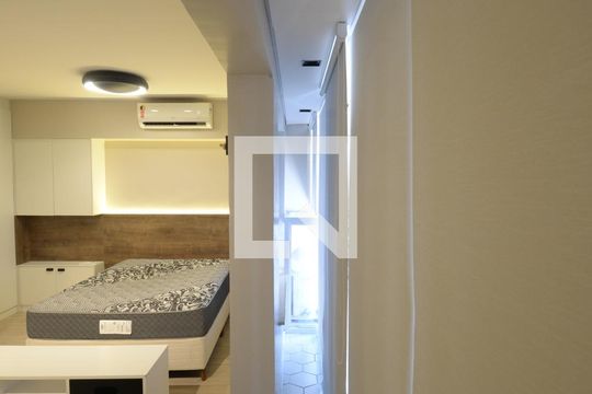 Varanda de kitnet/studio à venda com 1 quarto, 32m² em Vila Mariana, São Paulo