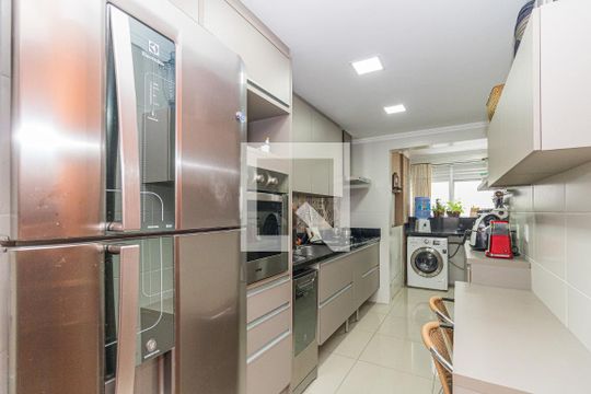 Cozinha e Área de Serviço de apartamento à venda com 2 quartos, 105m² em Rio Branco, Porto Alegre