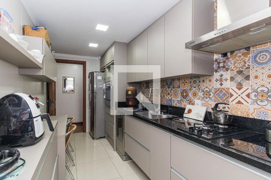 Cozinha e Área de Serviço de apartamento à venda com 2 quartos, 105m² em Rio Branco, Porto Alegre