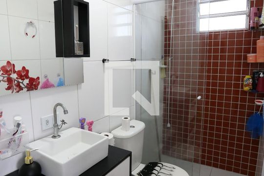 Banheiro de apartamento à venda com 2 quartos, 49m² em Cangaiba, São Paulo