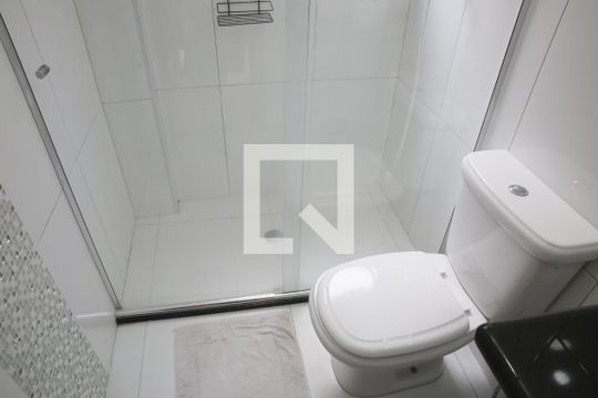 Banheiro de apartamento para alugar com 2 quartos, 67m² em Caiçara, Praia Grande