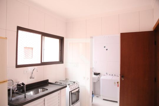 Cozinha de apartamento para alugar com 2 quartos, 67m² em Caiçara, Praia Grande
