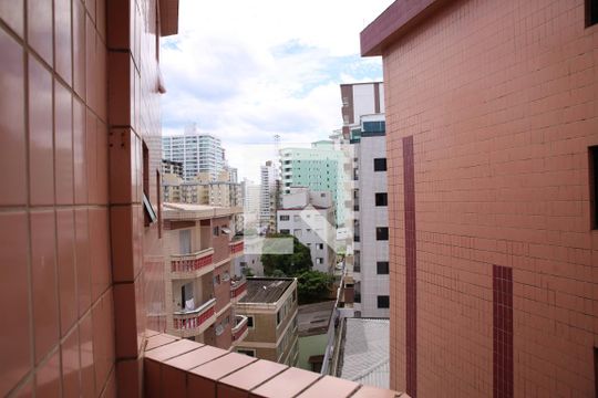 Sala /vista de apartamento para alugar com 2 quartos, 67m² em Caiçara, Praia Grande