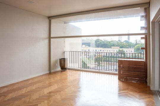 Sacada de apartamento para alugar com 2 quartos, 130m² em Vila Ipojuca, São Paulo