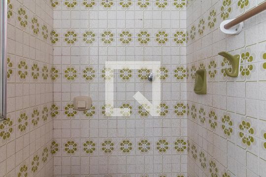 Banheiro de apartamento para alugar com 1 quarto, 26m² em Centro Histórico, Porto Alegre