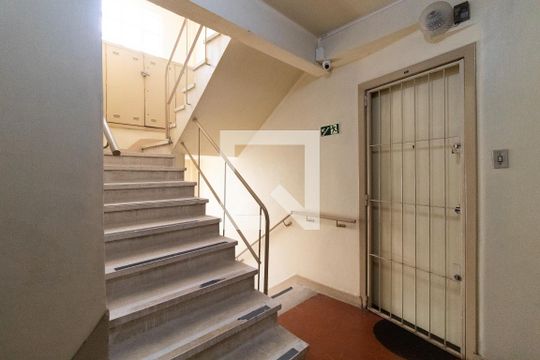Escadas de apartamento para alugar com 1 quarto, 26m² em Centro Histórico, Porto Alegre