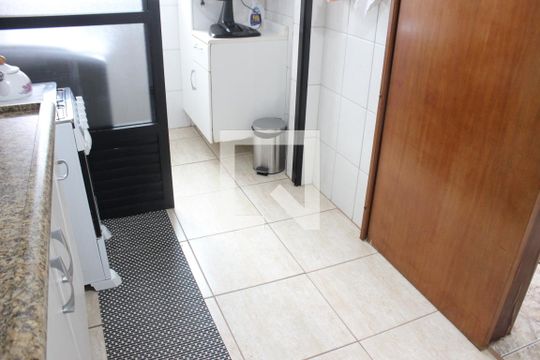 Cozinha de apartamento para alugar com 1 quarto, 46m² em Itararé, São Vicente