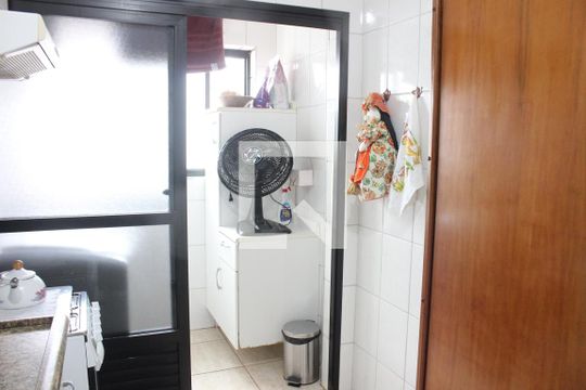 Cozinha de apartamento para alugar com 1 quarto, 46m² em Itararé, São Vicente