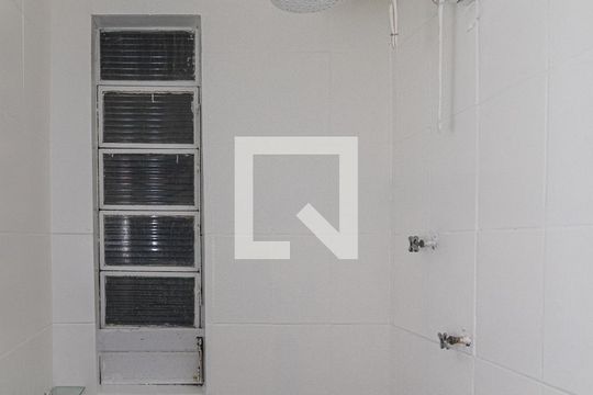 Banheiro de apartamento para alugar com 2 quartos, 74m² em Rubem Berta, Porto Alegre