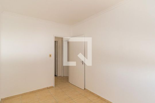 Quarto 2 de apartamento para alugar com 2 quartos, 74m² em Rubem Berta, Porto Alegre