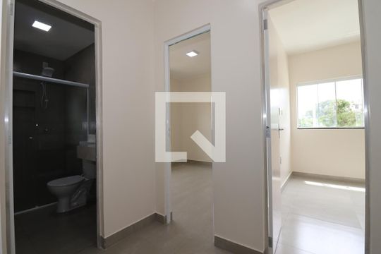 Corredor de apartamento para alugar com 2 quartos, 62m² em Setor Habitacional Vicente Pires, Brasília
