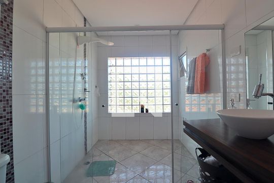 Suíte 1 - Banheiro de casa à venda com 3 quartos, 258m² em Vila Curuçá, Santo André