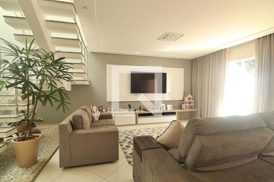 Sala de casa para alugar com 3 quartos, 258m² em Vila Curuçá, Santo André