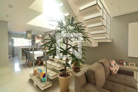 Sala de casa à venda com 3 quartos, 258m² em Vila Curuçá, Santo André