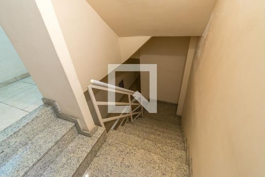 Área comum - Escadas de apartamento à venda com 1 quarto, 42m² em Olaria, Rio de Janeiro