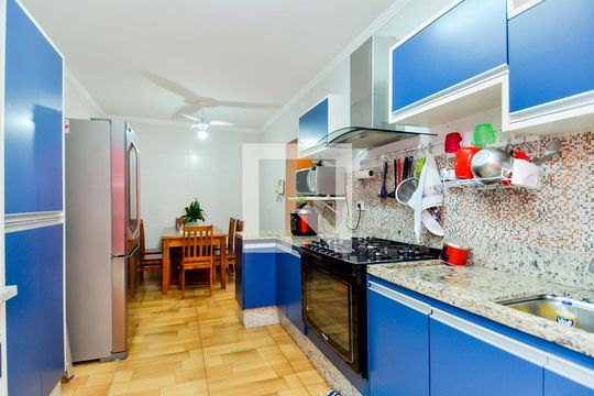 Cozinha de casa à venda com 3 quartos, 122m² em Vila Augusta, Guarulhos
