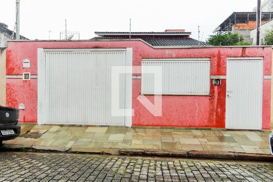 Fachada de casa à venda com 3 quartos, 122m² em Vila Augusta, Guarulhos