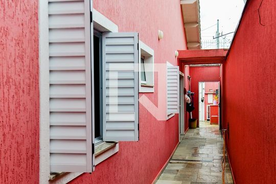 Corredor Lateral  de casa à venda com 3 quartos, 122m² em Vila Augusta, Guarulhos