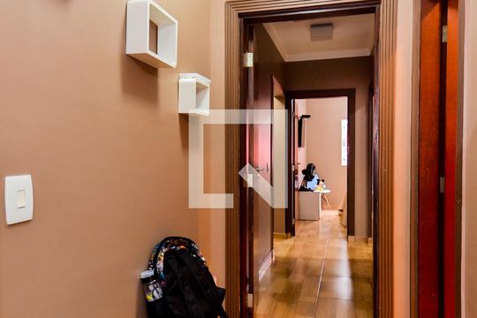 Corredor  de casa à venda com 3 quartos, 122m² em Vila Augusta, Guarulhos