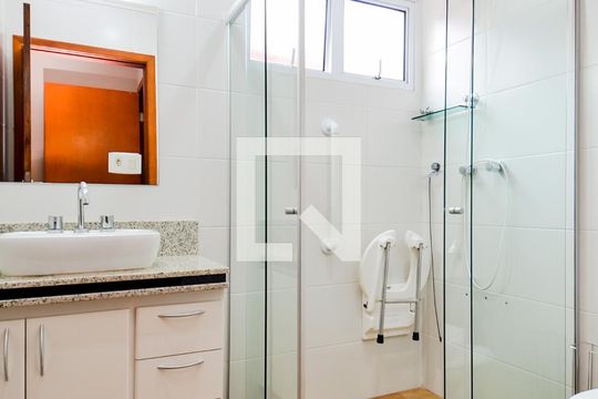 Banheiro da Suíte de casa à venda com 3 quartos, 122m² em Vila Augusta, Guarulhos
