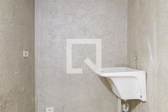 Área de Serviço de casa para alugar com 2 quartos, 100m² em Cidade Antônio Estevão de Carvalho, São Paulo