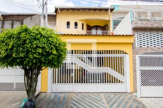 Fachada de casa à venda com 2 quartos, 187m² em Jardim Las Vegas, Santo André