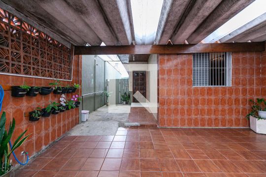 Casa à venda com 4 quartos, 300m² em Vila Ipojuca, São Paulo
