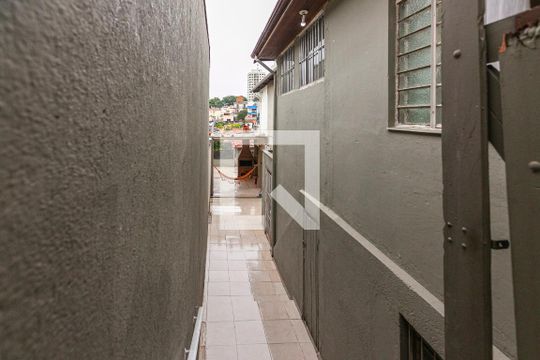 Corredor quintal - garagem de casa à venda com 4 quartos, 300m² em Vila Ipojuca, São Paulo
