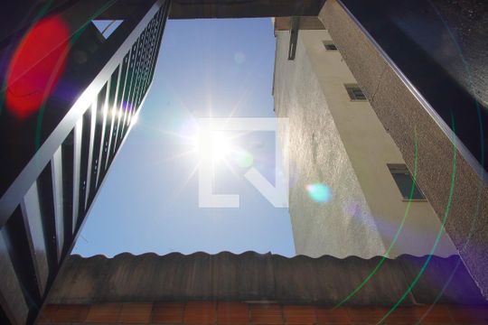 Quarto 1 _Vista de apartamento para alugar com 2 quartos, 60m² em Independência, Porto Alegre