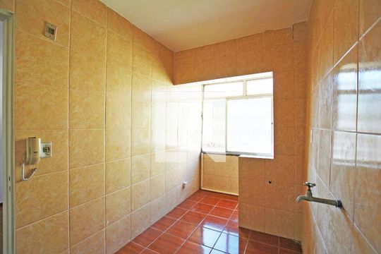 Cozinha de apartamento à venda com 2 quartos, 46m² em Cavalhada, Porto Alegre