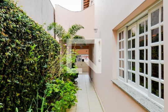 Corredor Lateral  de casa à venda com 3 quartos, 275m² em Jardim Vila Galvão, Guarulhos