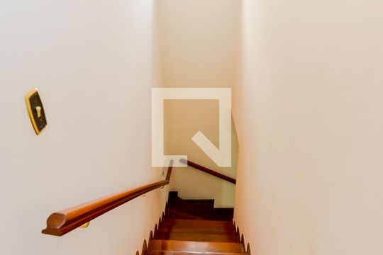 Escada Sala/Quartos  de casa à venda com 3 quartos, 275m² em Jardim Vila Galvão, Guarulhos