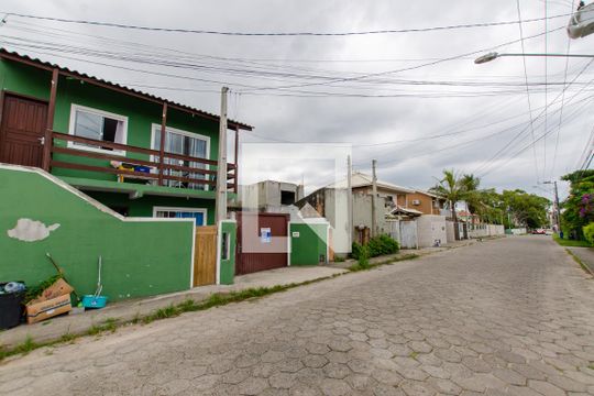 Fachada de casa para alugar com 5 quartos, 200m² em Campeche Leste, Florianópolis