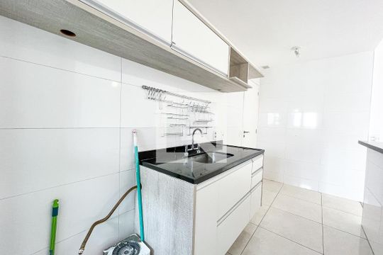 Cozinha de apartamento para alugar com 2 quartos, 60m² em Água Branca, São Paulo