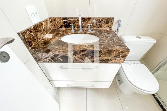 Banheiro do Quarto 2 de apartamento para alugar com 2 quartos, 60m² em Água Branca, São Paulo