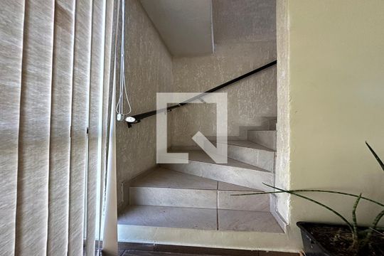 Escada de casa à venda com 3 quartos, 400m² em Ideal, Novo Hamburgo