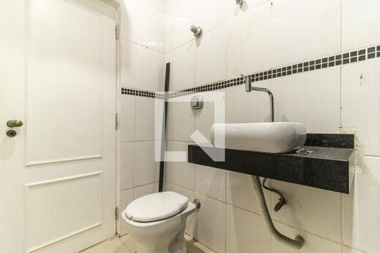 Banheiro de kitnet/studio para alugar com 1 quarto, 28m² em Campos Elíseos, São Paulo