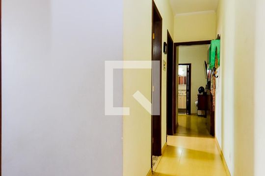 Corredor dos Dormitórios  de casa à venda com 3 quartos, 100m² em Vila Milton, Guarulhos