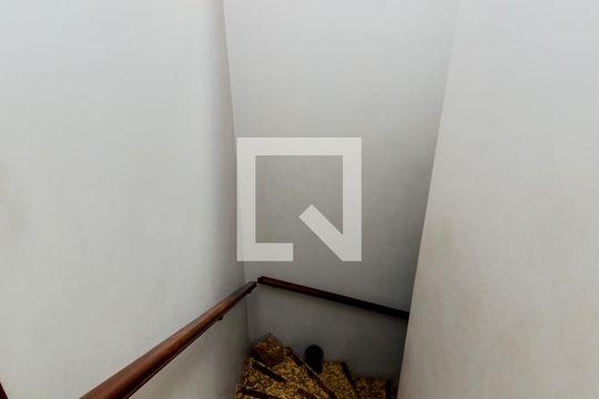 Escada Sala/Quartos  de casa à venda com 3 quartos, 100m² em Vila Milton, Guarulhos