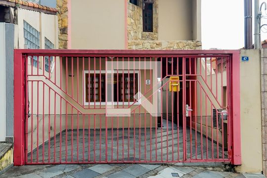 Fachada de casa à venda com 3 quartos, 100m² em Vila Milton, Guarulhos