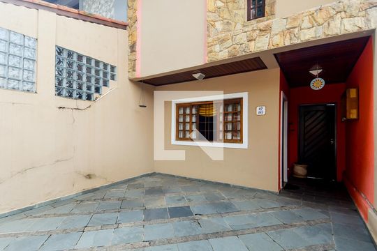 Garagem de casa à venda com 3 quartos, 100m² em Vila Milton, Guarulhos