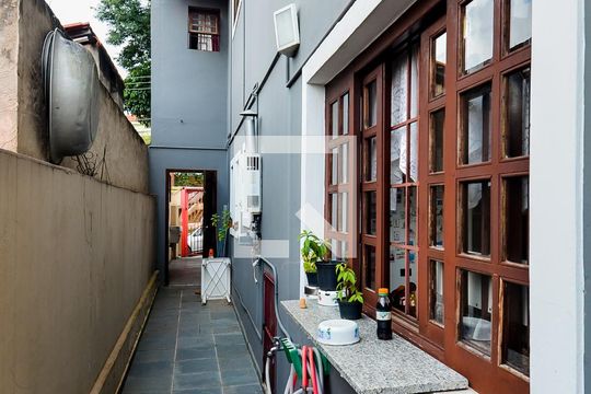 Corredor Lateral  de casa à venda com 3 quartos, 100m² em Vila Milton, Guarulhos