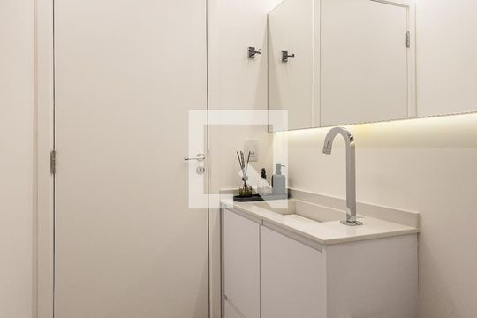 Banheiro de apartamento à venda com 1 quarto, 39m² em Pinheiros, São Paulo